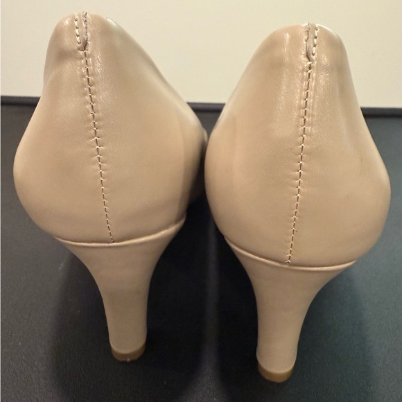 Kelly & Katie Cream Heels Neutral Officewear Party Minimalist Semi Formal - Picture 3 of 7